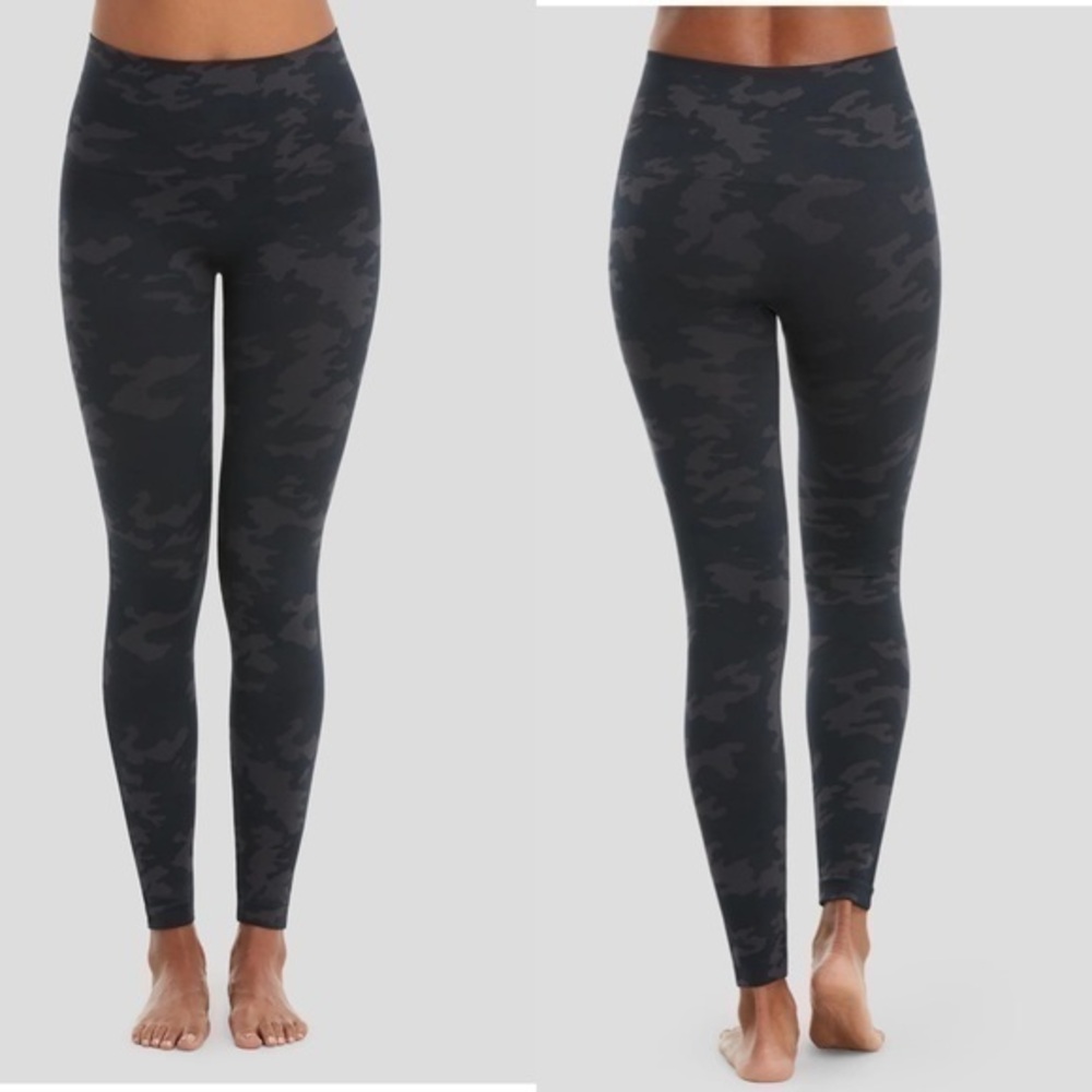 Spanx size XS look at me now black camouflage seamless leggings